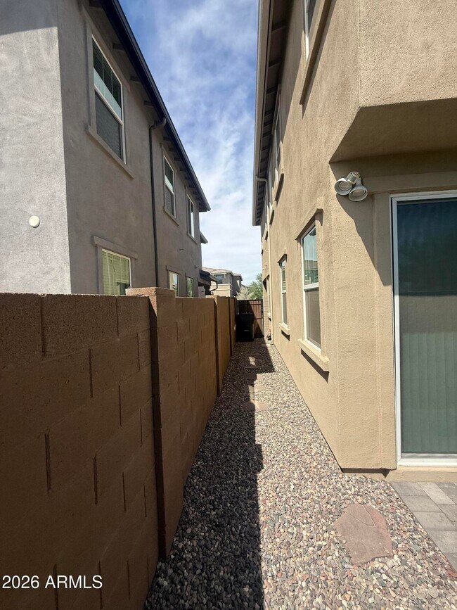 Building Photo - 5835 E Rose Garden Ln