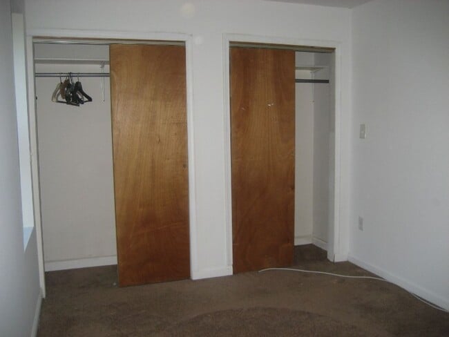 Building Photo - 4940