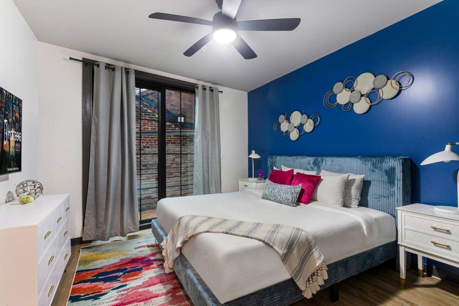 Building Photo - 611 Commerce St