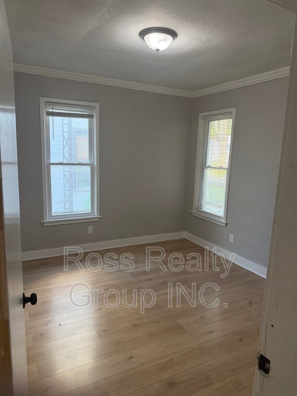 Building Photo - 1121 Delence St