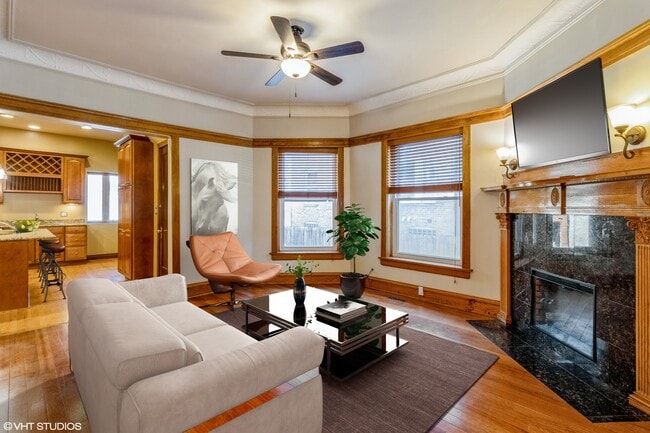 Building Photo - 836 E 52nd St