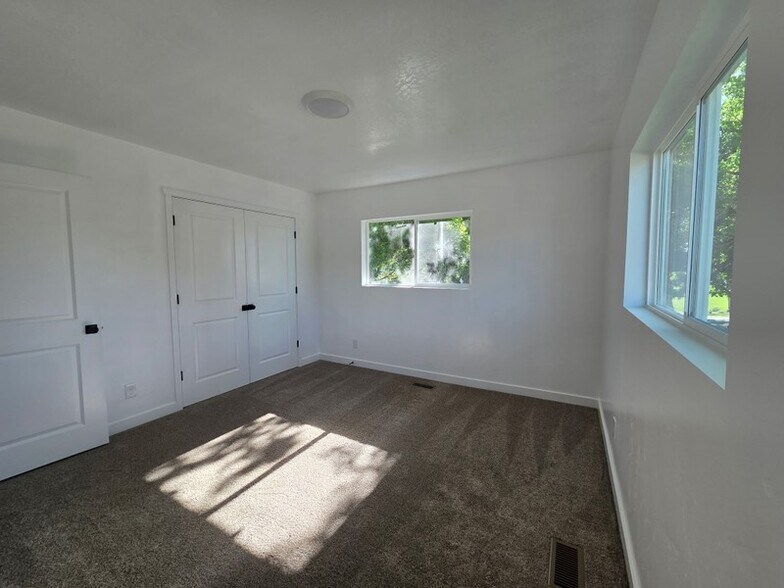 Building Photo - 590 N 300 W