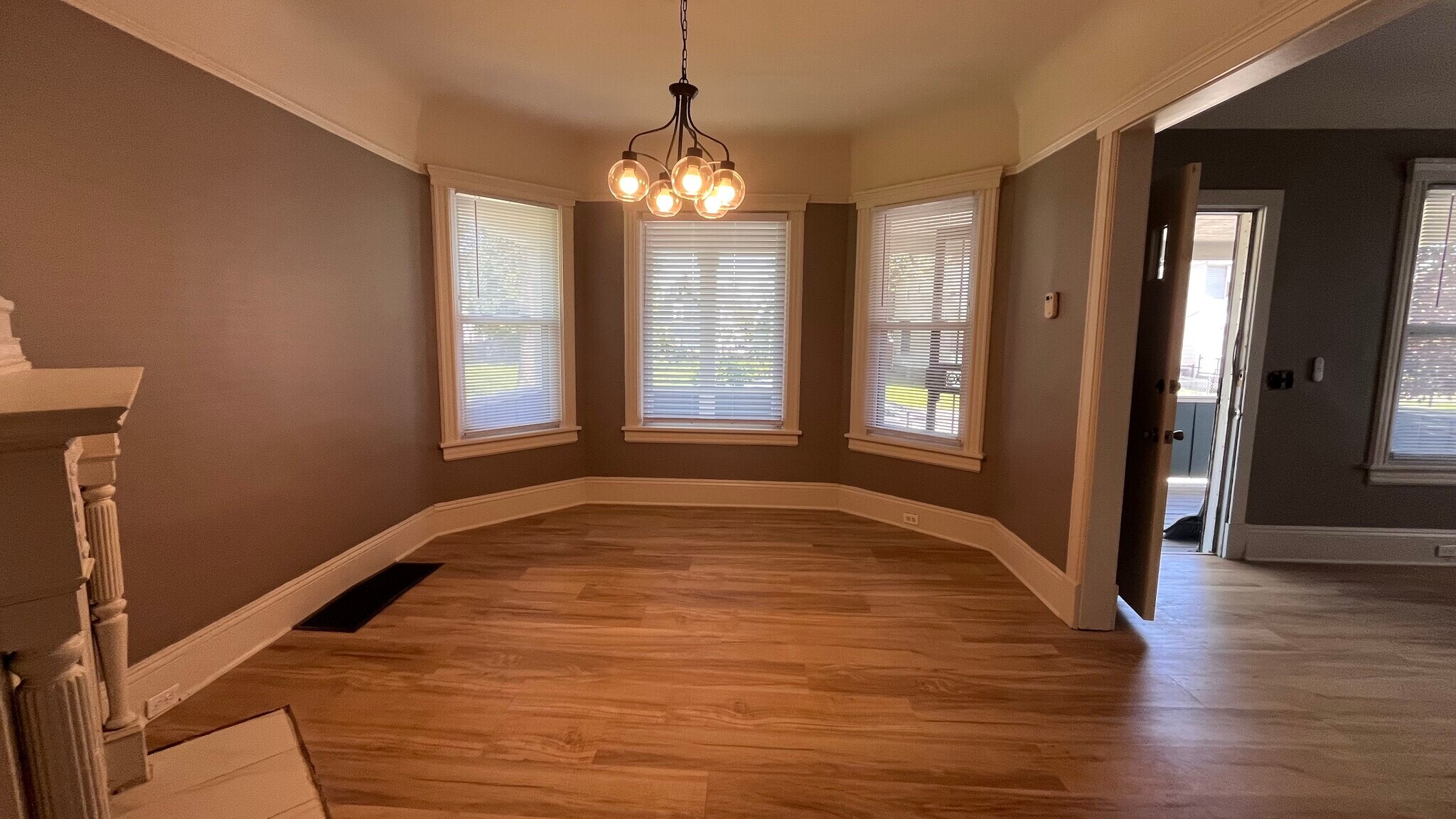 dining room with bay windows to front porch - 2366 E 85th St
