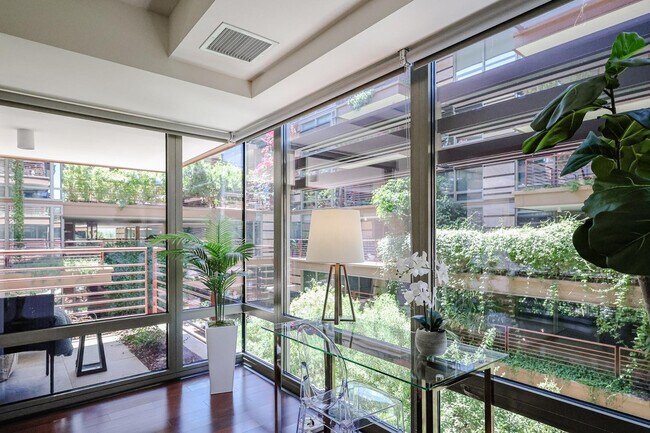 Building Photo - 7121 E Rancho Vista Dr