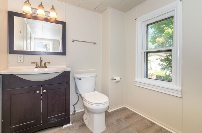 Building Photo - 2 bedroom home in Carlisle!