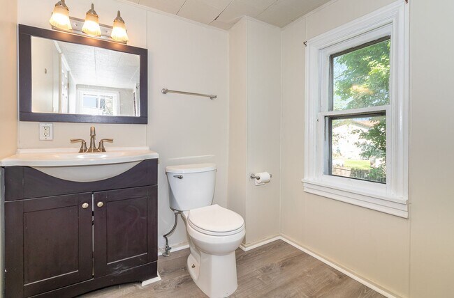 Building Photo - 3 bedroom home in Carlisle!