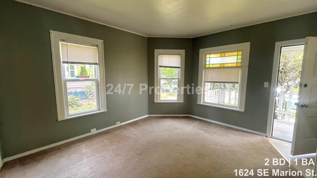 Building Photo - Charming 2 BD | 1 BA Duplex in Sellwood
