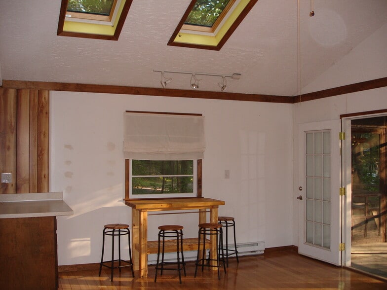 Building Photo - 410 Mount Oriole Lane