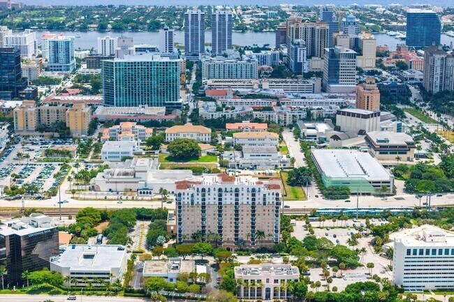 Building Photo - 616 Clearwater Park Rd