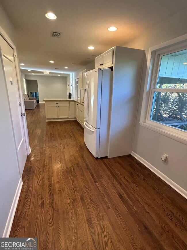 Building Photo - 116 Colonial Dr