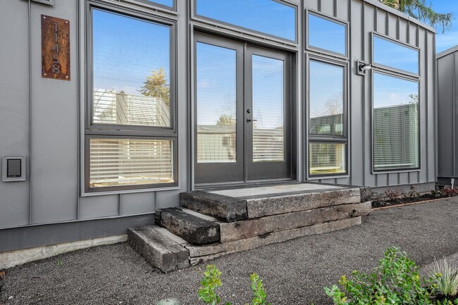 Building Photo - Morris Street Commons Modualr Living! 2/1