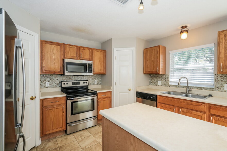 Building Photo - 17006 Torvest Ct