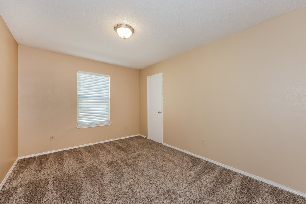 Building Photo - 1125 Hidden Creek Dr