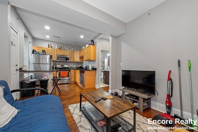 Building Photo - 16 Sewall St