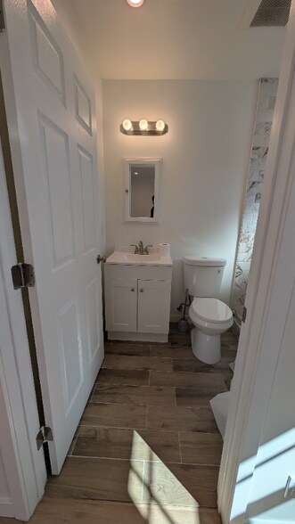 Building Photo - 1611 N Grape Ave