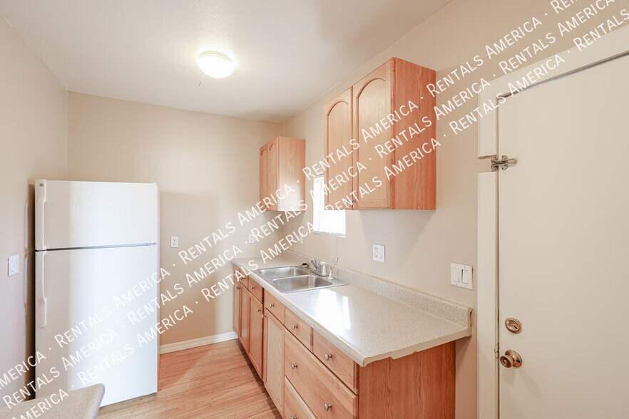 Building Photo - 713 N 9th St