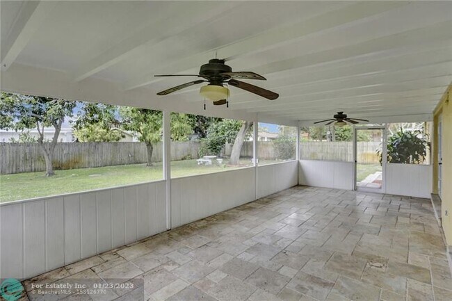 Building Photo - 361 SW 60th Ave