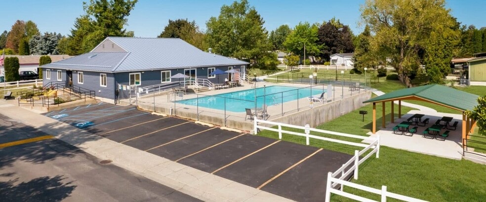 Building Photo - 2099 W Plymouth Cir