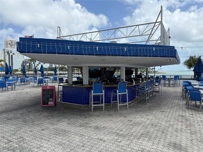 Building Photo - 801 Brickell Bay Dr