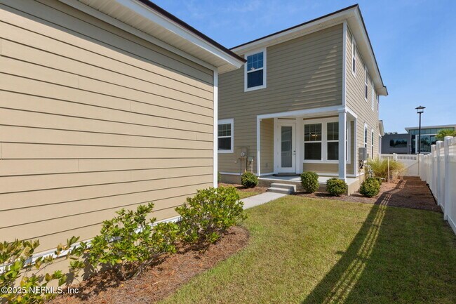 Building Photo - 205 Daydream Ave