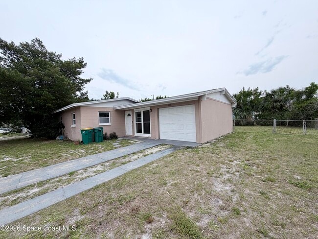 Building Photo - 2107 Little John Rd