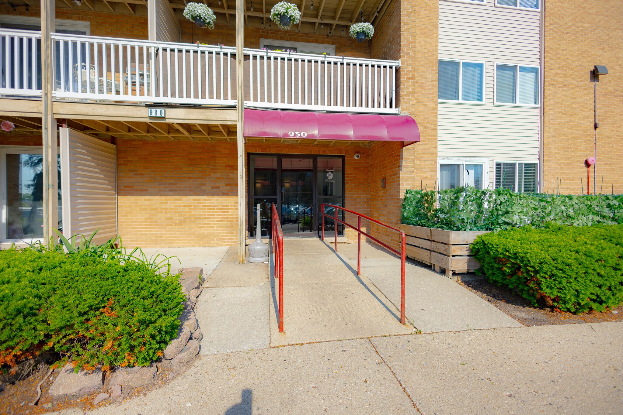 Building Photo - 930 Beau Dr