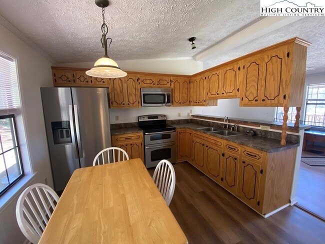 Building Photo - 462 Hartsoe Rd