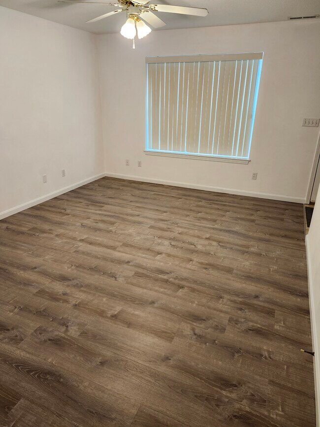 Building Photo - 1480 Woodlawn Dr
