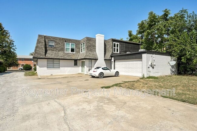 Building Photo - 1309 Crown Point Ave