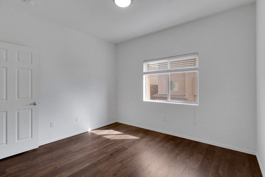 Building Photo - 4154 N Thurston Ln