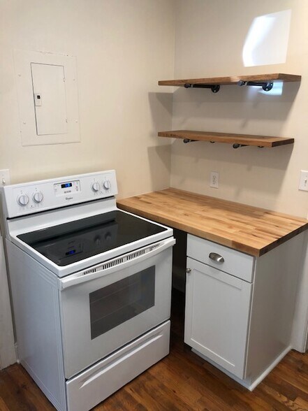 Kitchen - 490 E Indiana Ave