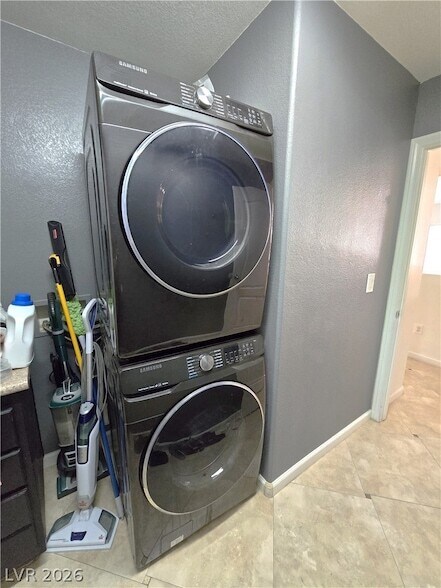 Building Photo - 6717 Yellowhammer Pl