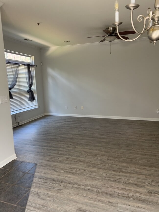 Building Photo - Ready for Now! Located in Raleigh. 3 Story...