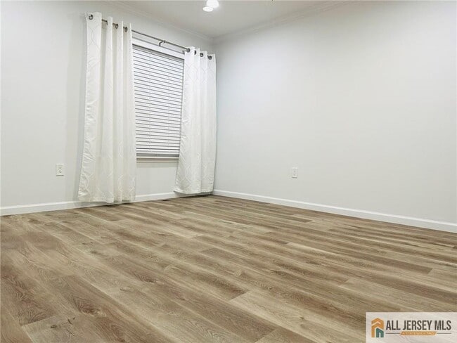 Building Photo - 16 Gerard Pl