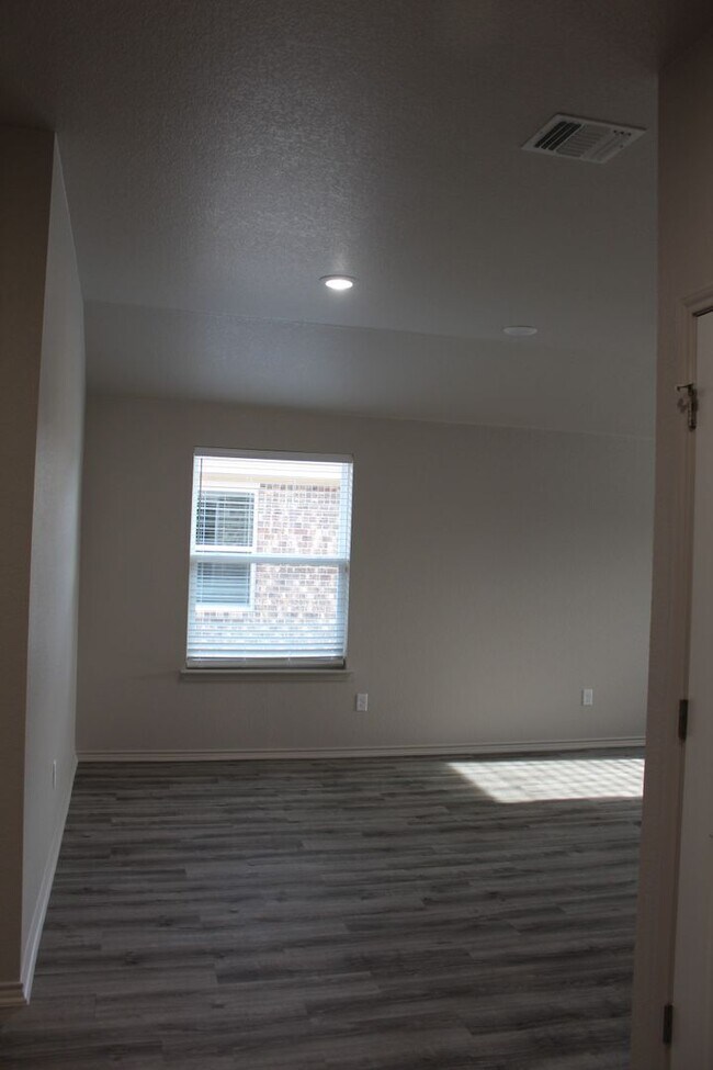 Building Photo - 2416 FM 1113