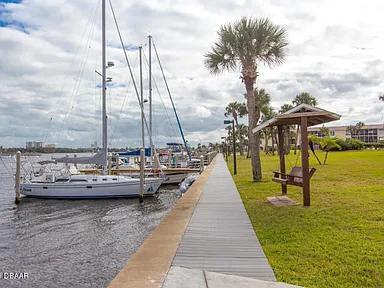 Building Photo - 719 S Beach St