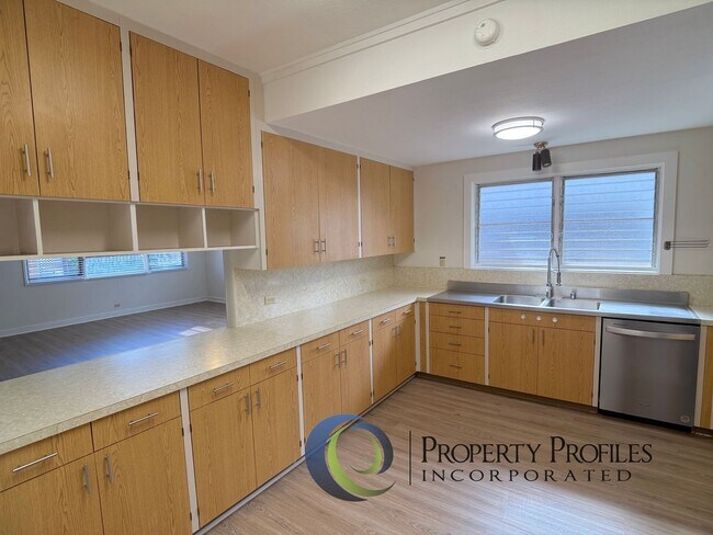 Building Photo - Kaimuki 3 Bedroom 2 Bath House