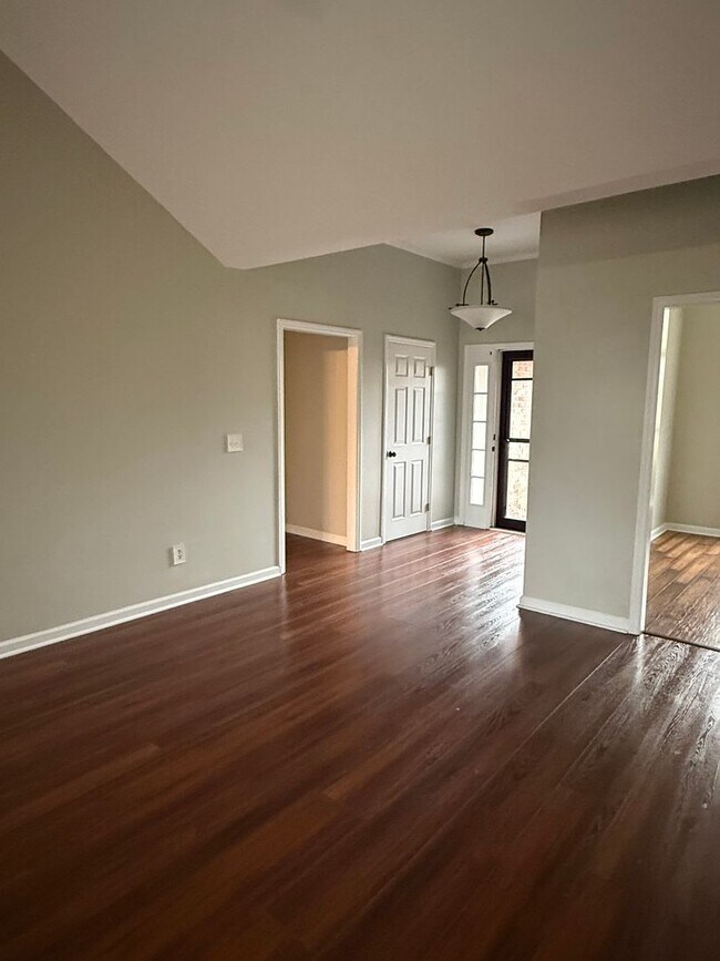 Building Photo - HOME FOR LEASE 4 BR 2 BATH RANCHSTYLE  SPLIT FLOOR PLAN AND OPEN  LARGE  FENCED BACKYARD  CONVENI...