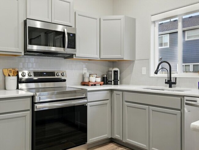 Building Photo - 10488 Castor Dr
