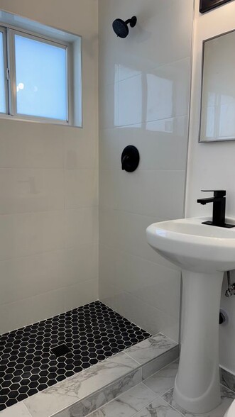 Building Photo - 159 E 2nd St