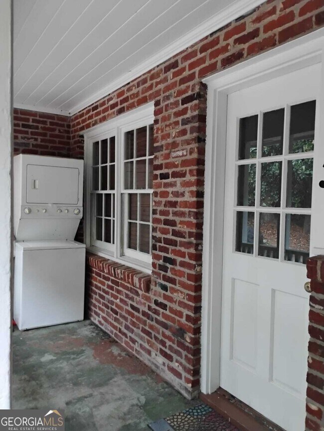 Building Photo - 1845 Monroe Dr NE