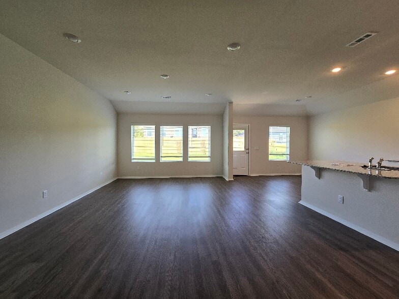 Building Photo - 1406 E Piedmont Ct