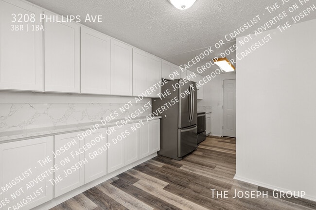 Building Photo - 3208 Phillips Ave