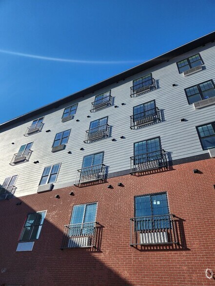 Building Photo - 2 Grove St