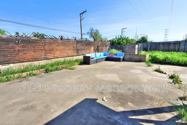 Building Photo - 7733 Temwoods Way