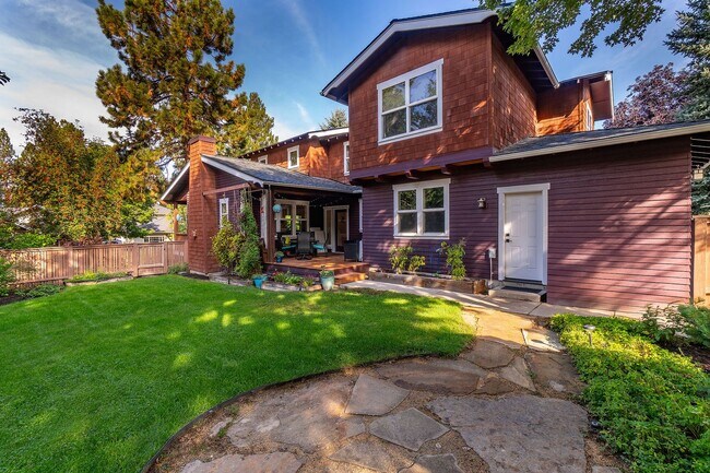 Building Photo - Beautiful Craftsman Style Home in Northwes...