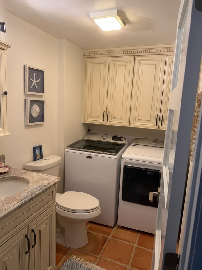 Building Photo - 1518 15th Ct