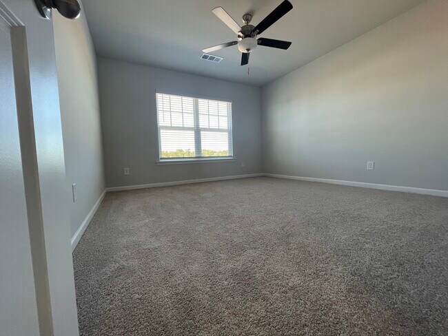 Building Photo - 112 Briarwood Dr E