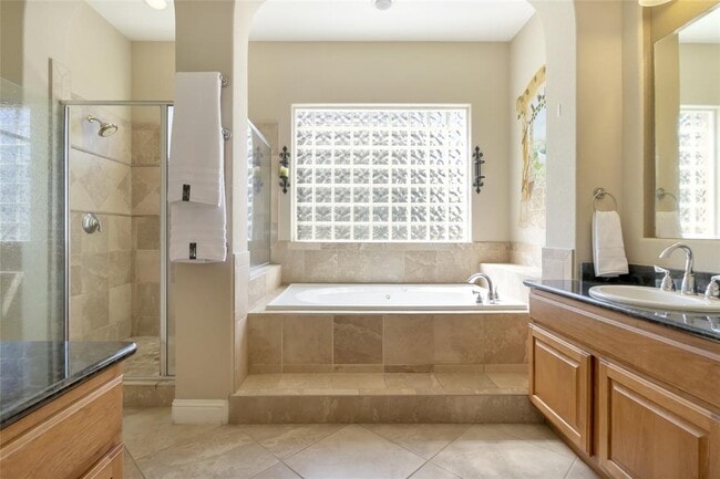 Building Photo - 5600 Laguna Cliff Ln