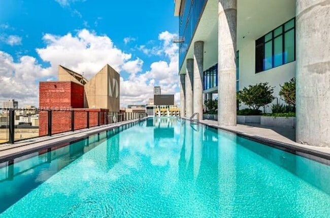 Building Photo - 398 NE 5th St